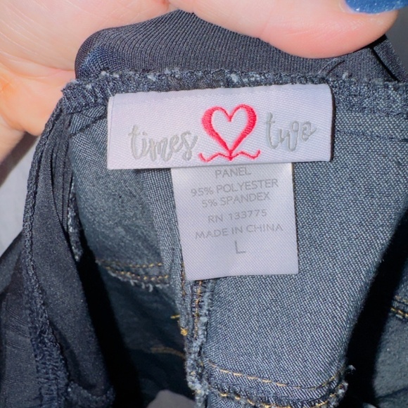 Times Two NWT Dark Wash Denim Super Soft Stretch Over The Belly Maternity Short - Picture 3 of 4